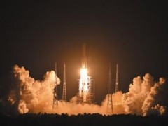 長征五號發(fā)射成功運(yùn)送八噸衛(wèi)星入軌