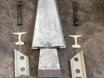 防止列車(chē)脫軌 保證行車(chē)安全 護(hù)軌應(yīng)
